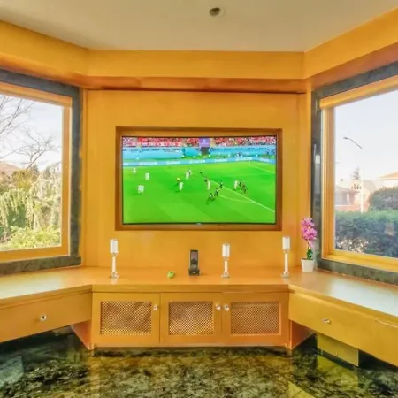 Bayside Queens 6br Gated With Private Heated Pool Game And Water Views