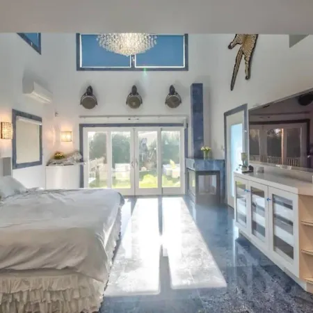 Bayside Queens 6br Gated With Private Heated Pool Game And Water Views New York