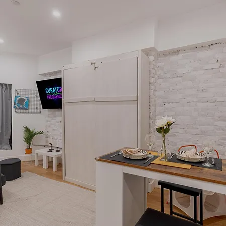 Apartment Newly Renovated Near Train