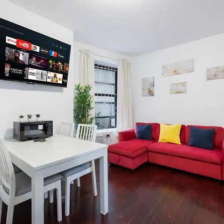 Apartment 2 Bedroom Stylish Unit *