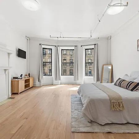 Apartment Bright Uptown Manhattan Near Subway&dining New York