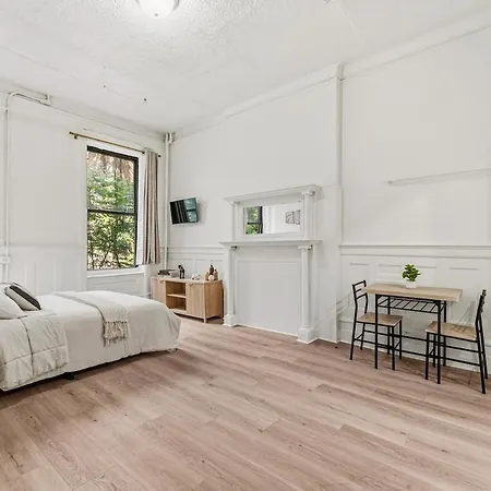 Spacious Washington Heights Near Transit New York