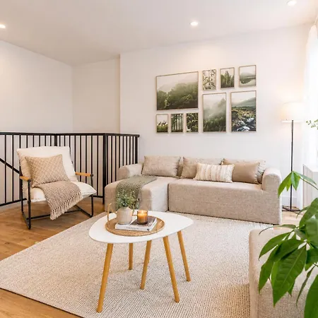 Modern And Stylish 1bd Duplex And Backyard Apartment *