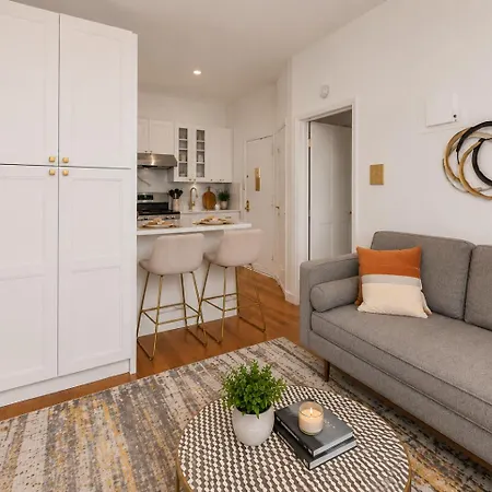 Stylish In Park Slope Near Train Apartment *