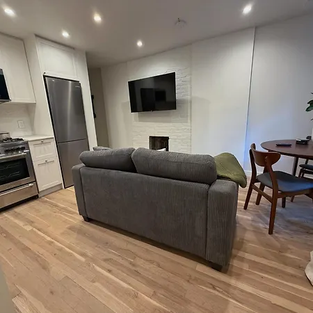 Nature Inspired Large Suite, Centrally Located Apartment New York