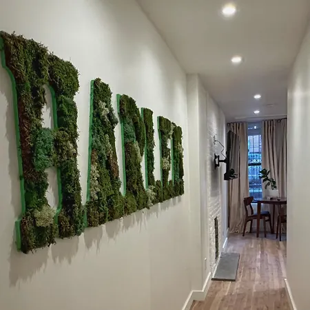Apartment Nature Inspired Large Suite, Centrally Located *