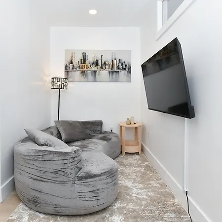 Chic 2br Steps To Park Apartment