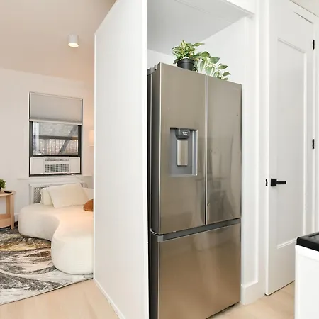 Elegant 2 Bedroom Retreat Near Park Apartment *