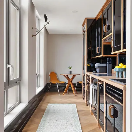 Freeman 1703 By Rove Travel - With Shared Amenities New York
