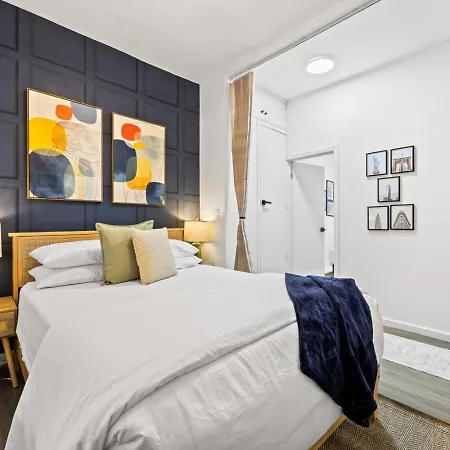 Sleek 2br In Times Square Apartment *