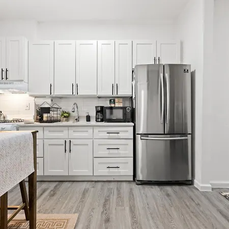 Apartment Sleek 2br In Times Square New York