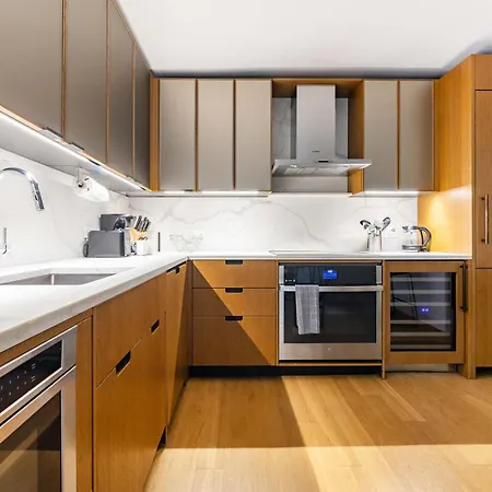 Apartment Luxury 1br With Rooftop Gym & Laundry *