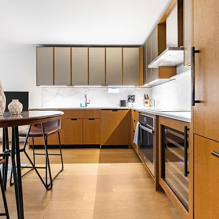 Luxury 1br With Rooftop Gym & Laundry Apartment *