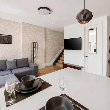 Apartment Spacious And Renovated 2bd Near Train With Balcony *
