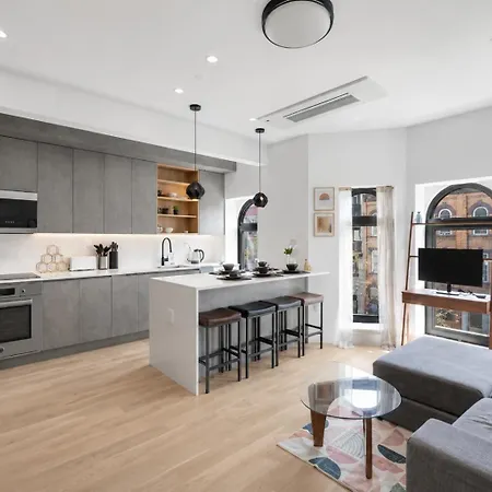 Spacious And Renovated 2bd Near Train With Balcony