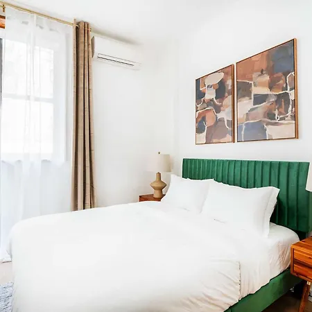 Apartment 14-b Sleek Modern 1br W Outdoor Space Union Square Wd In Unit