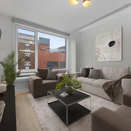 Modern 3 Bedroom In The Heart Of Downtown Brooklyn Across From Barclay's Center *