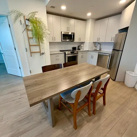 Convenient Spacious Bright New Modern Penthouse 3br2ba Balcony New York