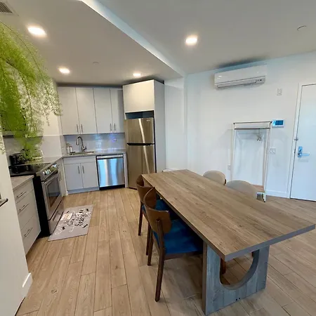 Apartment Convenient Spacious Bright New Modern Penthouse 3br2ba Balcony