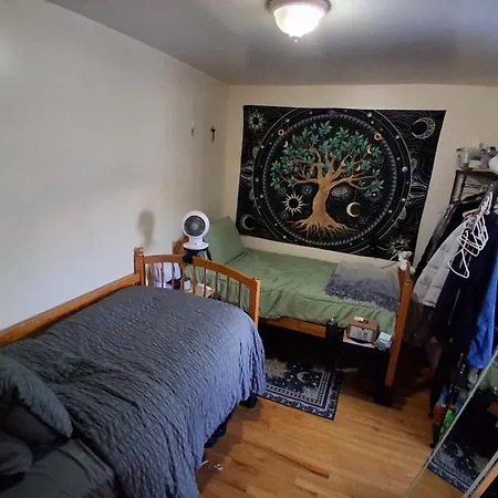 Cozy 20 Minute Train To Midtown Manhattan Apartment New York