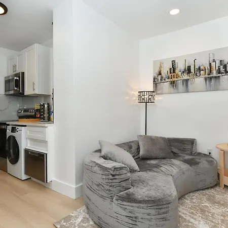 Chic 2br Steps To Park *