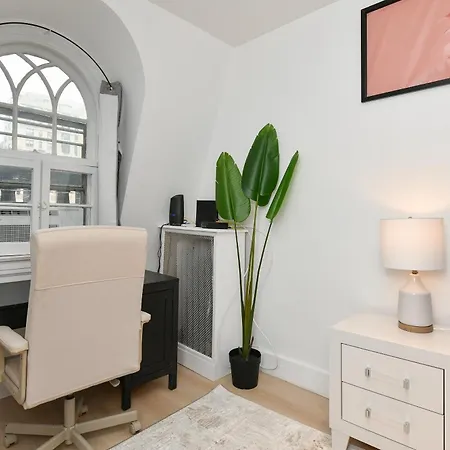 Chic 2br Steps To Park Apartment New York