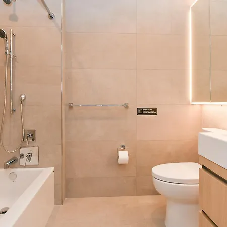 Sleek 2br Oasis In Financial District New York
