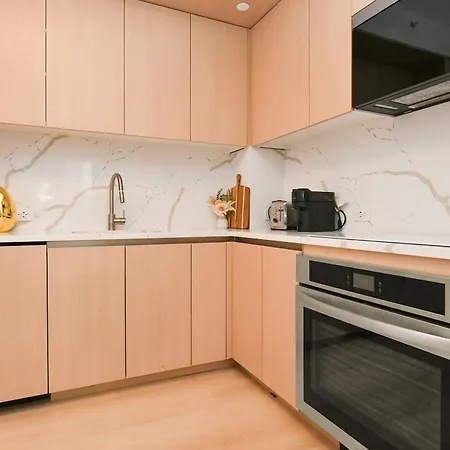 Luxury In Downtown Manhattan Skyline Views New York