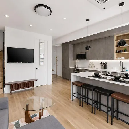 Spacious And Renovated 2bd Near Train With Balcony Apartment New York
