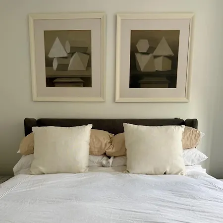 Pied-a-terre In The Sky Apartment