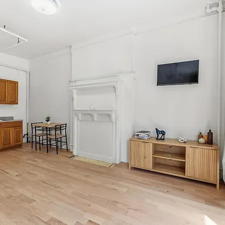 Bright Uptown Manhattan Near Subway&dining Apartment New York