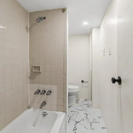 Spacious Washington Heights Near Transit *
