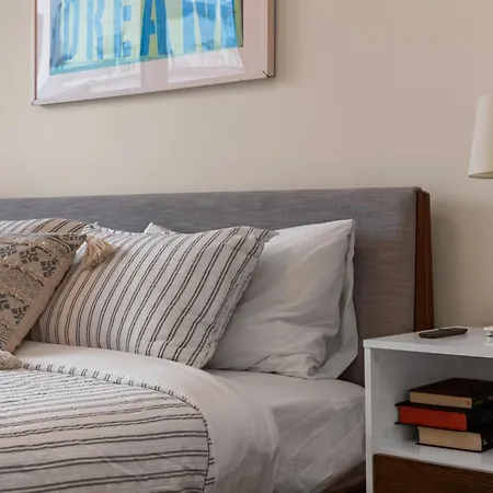 Modern 3 Bedroom In The Heart Of Downtown Brooklyn Across From Barclay's Center * New York