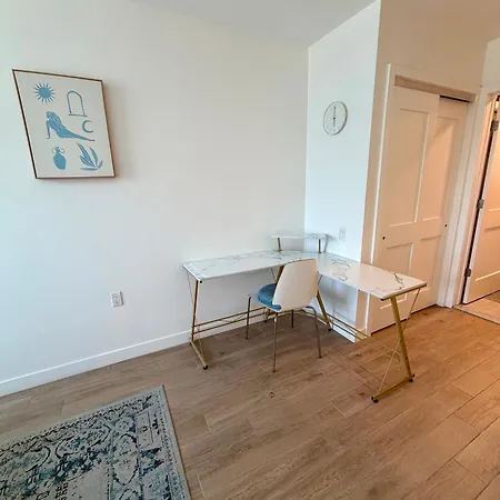 Convenient Spacious Bright New Modern Penthouse 3br2ba Balcony New York