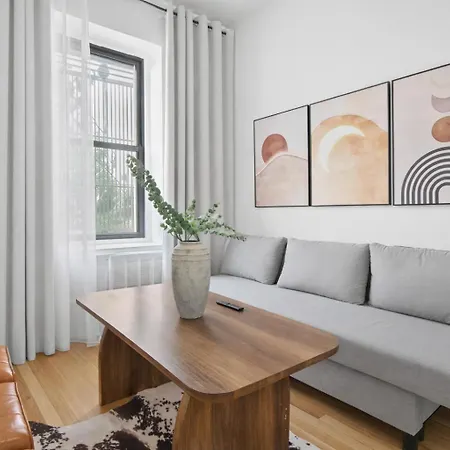2 Bedroom Quite & Cozy Unit Next To Park New York