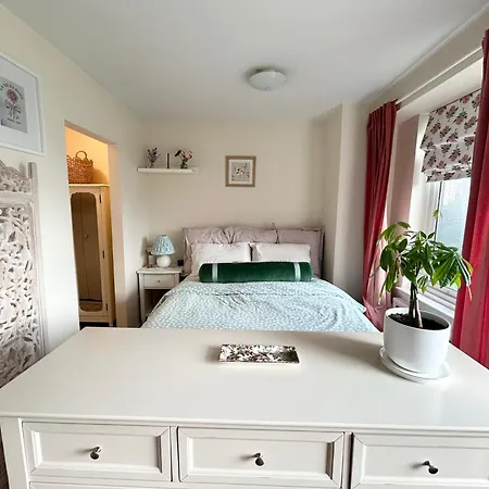 Spacious And Beautiful At Park West! Apartment *
