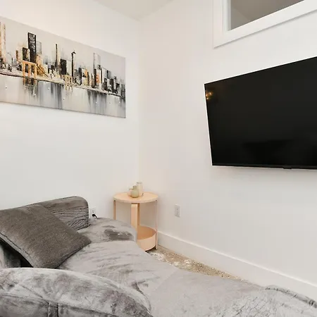 Chic 2br Steps To Park New York