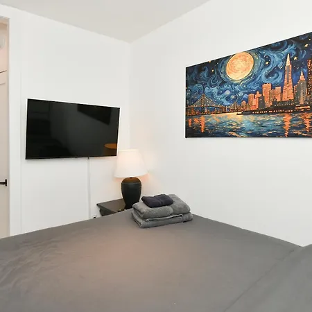 Elegant 2 Bedroom Retreat Near Park Apartment New York