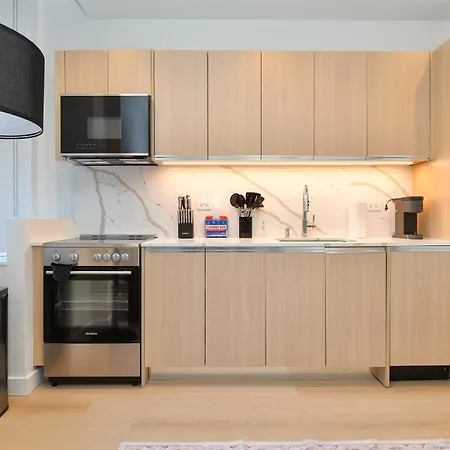 Sleek 2br Oasis In Financial District Apartment *