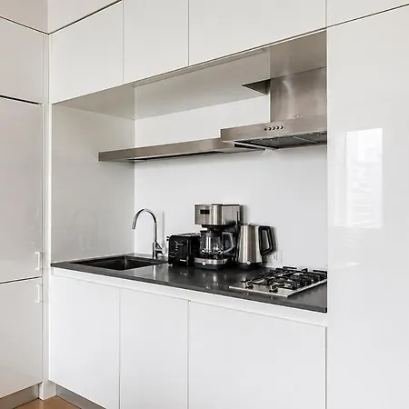 Luxury Midtown 2br, Views, 24-7 Doorman, W-d Apartment
