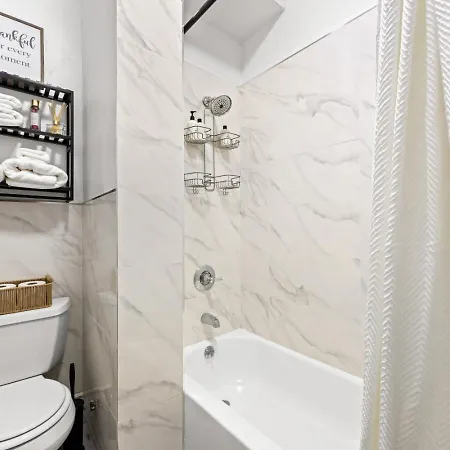 Sleek 2br In Times Square Apartment *
