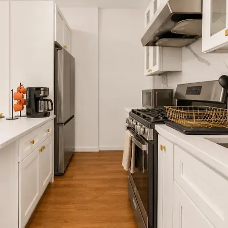 Stylish In Park Slope Near Train Apartment *