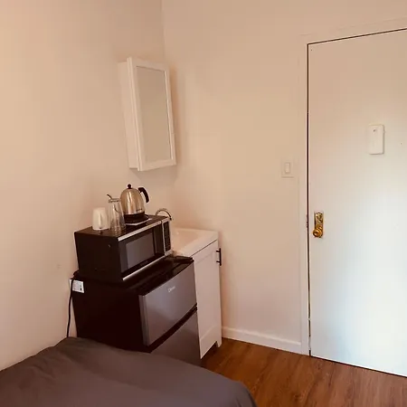 In Chelsea 9 - Shared Bathroom - 5th Floor Walk Up Apartment