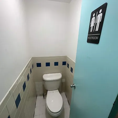 In Chelsea 9 - Shared Bathroom - 5th Floor Walk Up *