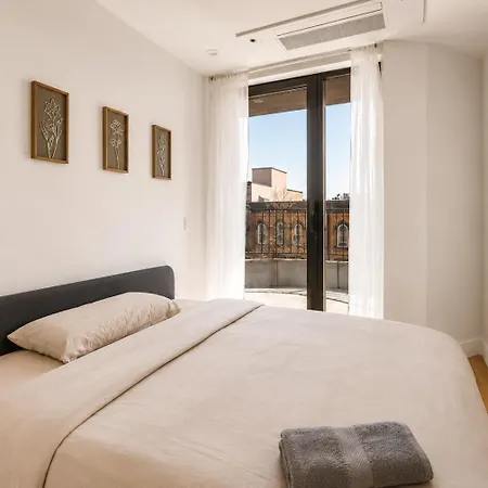 Apartment Spacious And Renovated 2bd Near Train With Balcony New York