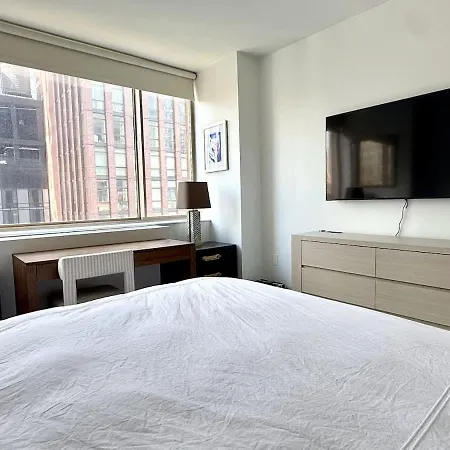 Pied-a-terre In The Sky * New York