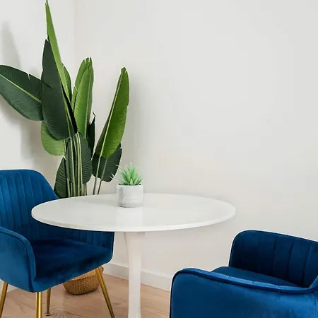 14-b Sleek Modern 1br W Outdoor Space Union Square Wd In Unit Apartment