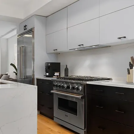 Modern 3 Bedroom In The Heart Of Downtown Brooklyn Across From Barclay's Center