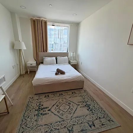 Convenient Spacious Bright New Modern Penthouse 3br2ba Balcony Apartment New York