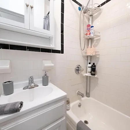 Cozy 1 Bedroom Apartment